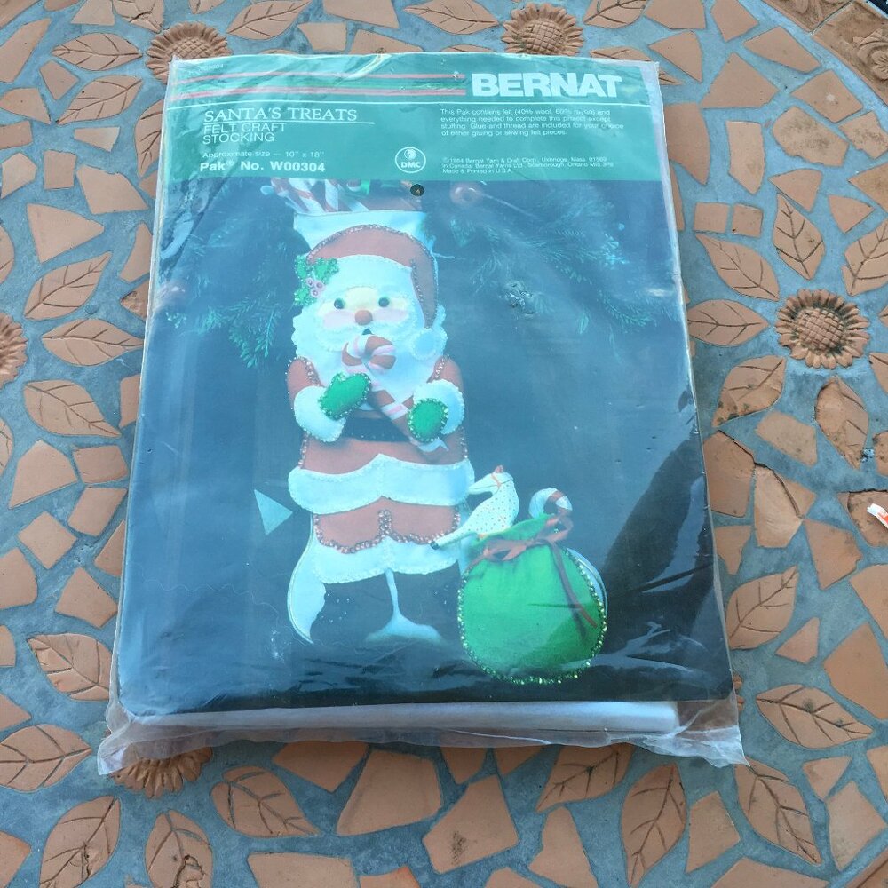 Bernat Santa’s Treats Felt Craft Stocking W00304 Stocking Project DIY Christmas
